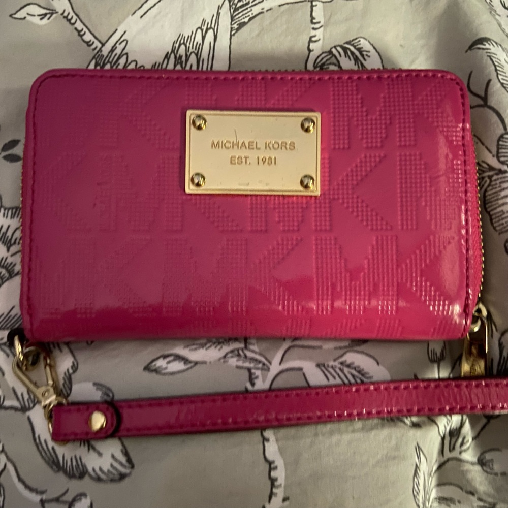 Micheal Kors wristlet